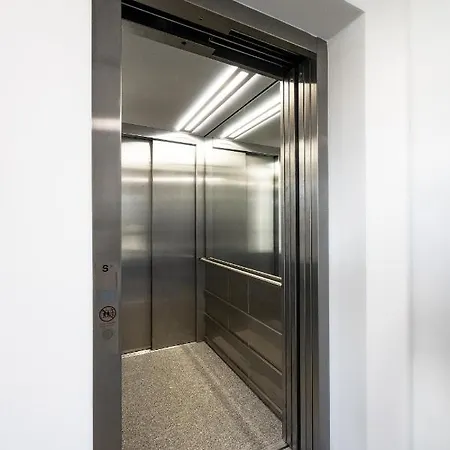 Boardinghouse-landau Aparthotel 3*